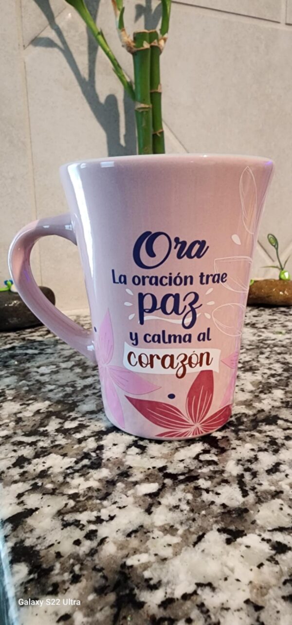 Taza para cafe Ora, La Oración Trae Paz