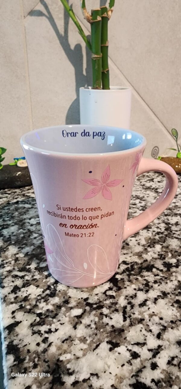 Taza para cafe Ora, La Oración Trae Paz - Imagen 2